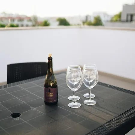 Wonderful Flats With Pool By Host Wise Διαμέρισμα