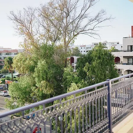 Wonderful Flats With Pool By Host Wise Διαμέρισμα