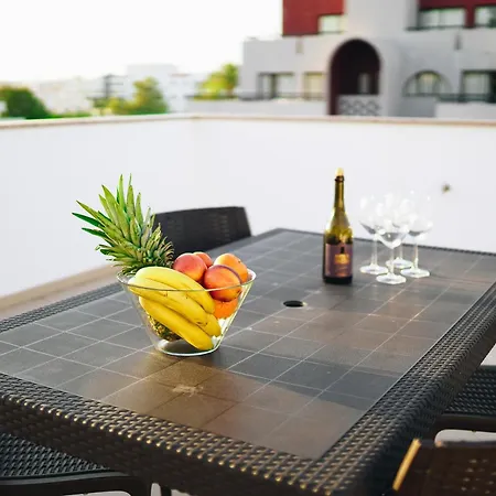 Wonderful Flats With Pool By Host Wise Διαμέρισμα